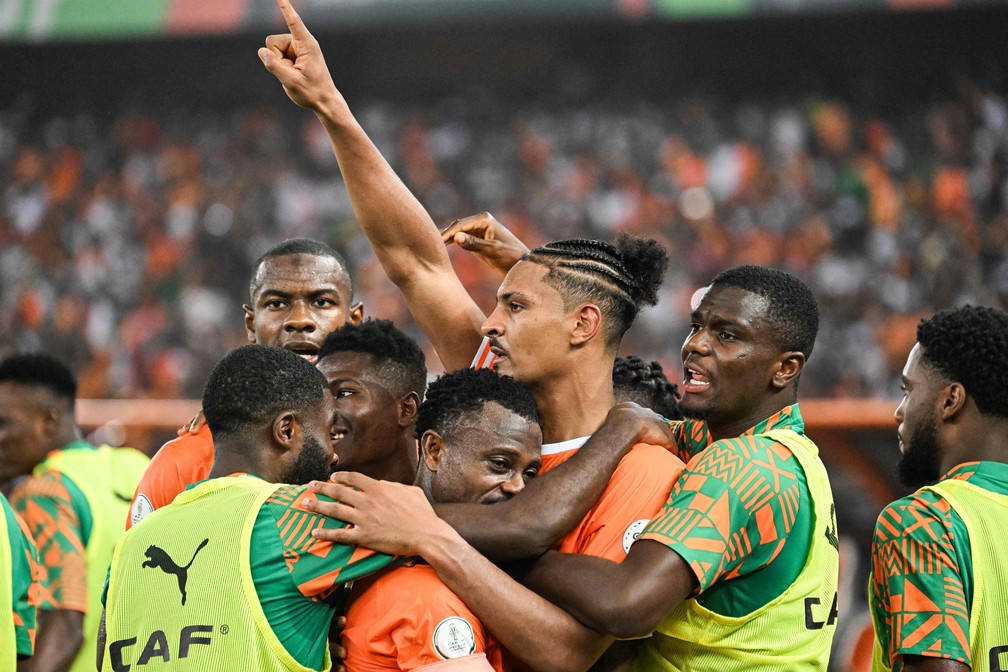 Haller marcou seu primeiro em gol que levou a Costa do Marfim à decisão — Foto: SIA KAMBOU/AFP