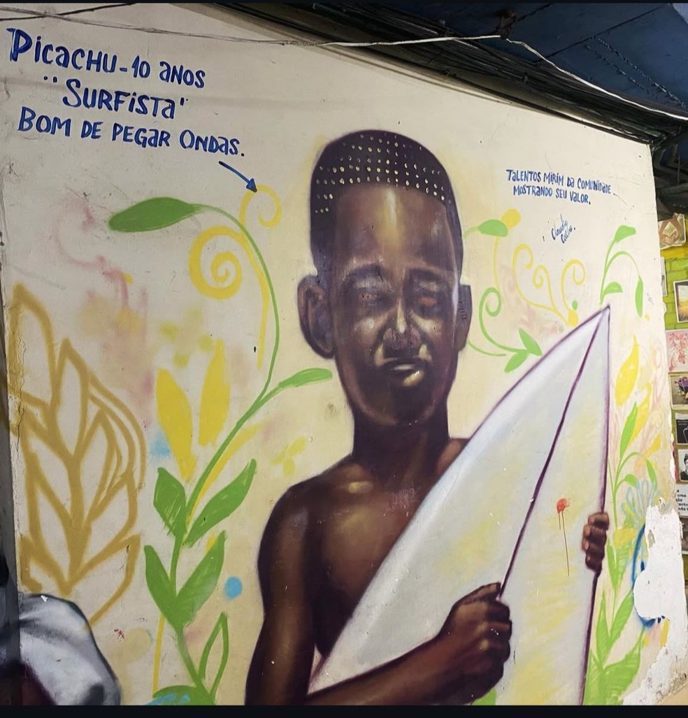 Grafite com rosto de Pikachu no Brizolão, onde fica o elevador que liga o Cantagalo a Ipanema, se transformou em símbolo de orgulho local — Foto: Reprodução