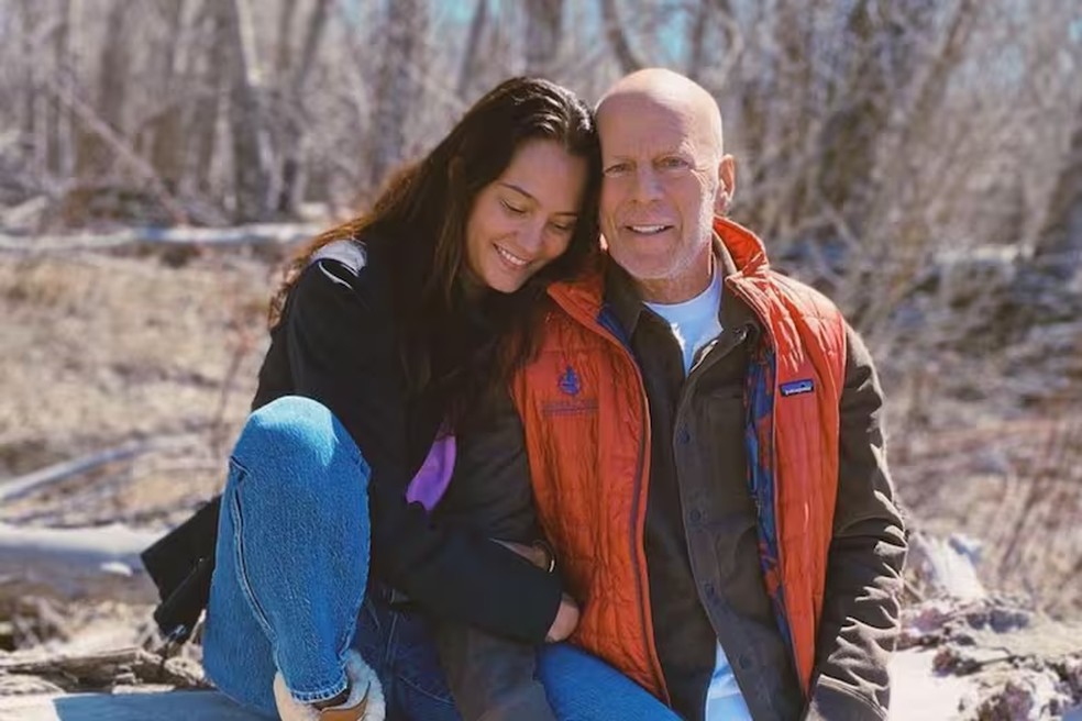 Emma Heming cuida da saúde do marido, Bruce Willis, que sofre de demência frontotemporal — Foto: Reprodução