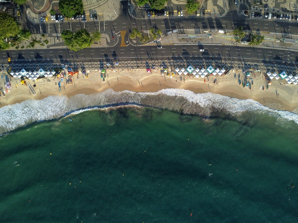 Posto 6, em Copacabana, é trecho mais sensível da praia — Foto: Custodio Coimbra
