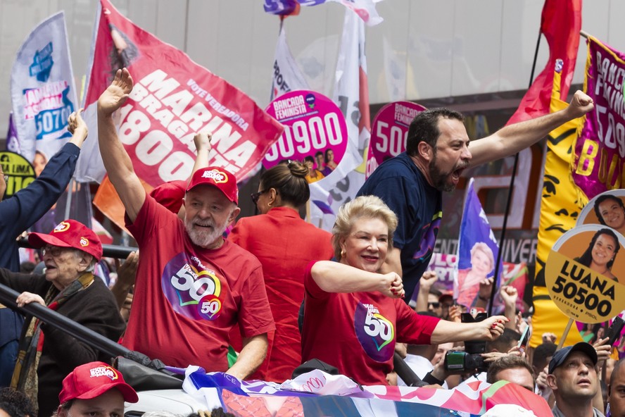 Presidente Lula, a ex-prefeita Marta Suplicy e o ministro da Secretaia-Geral da Presidência Guilherme Boulos, em carreata na véspera do primeiro turno das eleições municipais de 2024