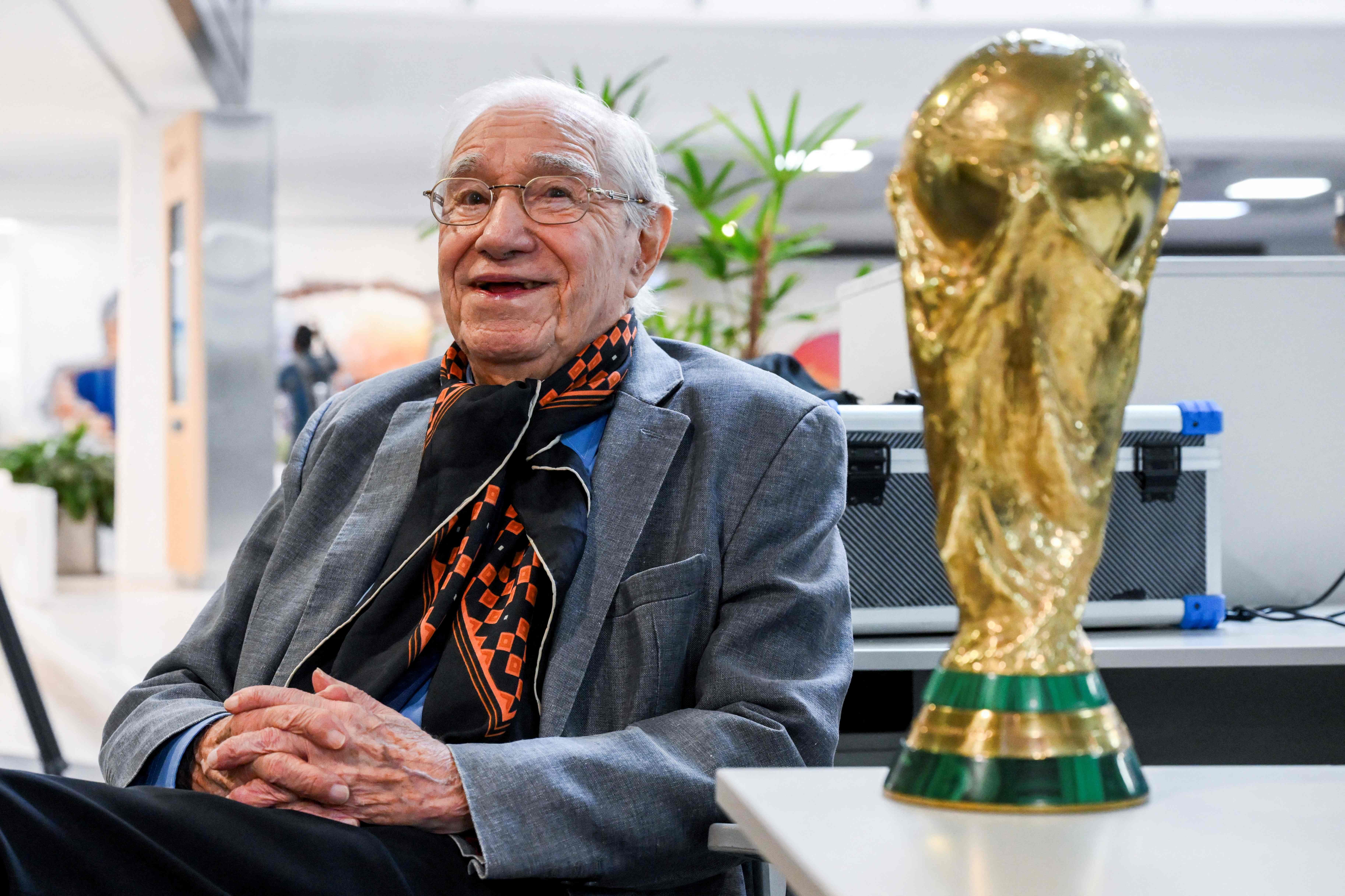 Aos 91 anos, jornalista argentino vai para sua 18ª Copa do Mundo: 'Vou tentar aproveitar'