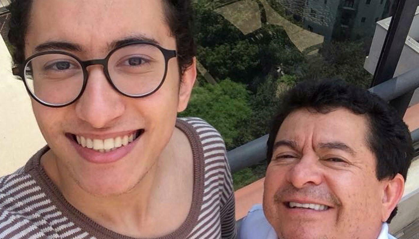 Gabeu, filho do cantor Solimões, é gay e um dos representantes do queernejo, movimento LGBTQIA+ dentro do sertanejo. Ele fez uma participação na série do Globoplay 'Rensga Hits!'