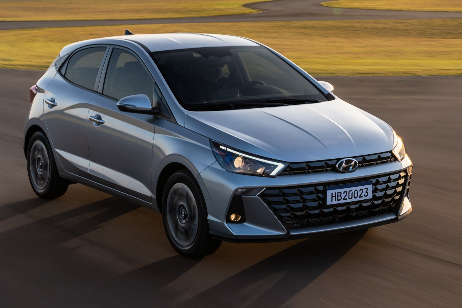 O novo queridinho do Brasil: HB20 desbanca Gol e lidera ranking dos carros usados mais procurados do país; entenda - QTU Questões do Universo