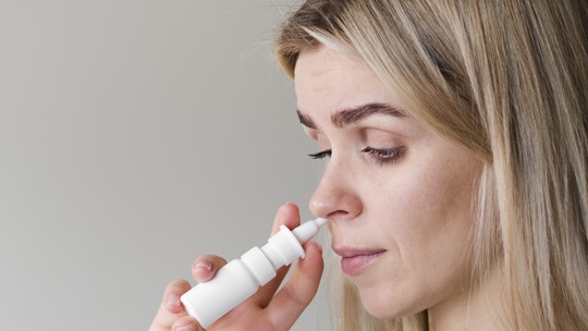 Sprays nasais provocam dependência? O que fazer para respirar direito nessa época