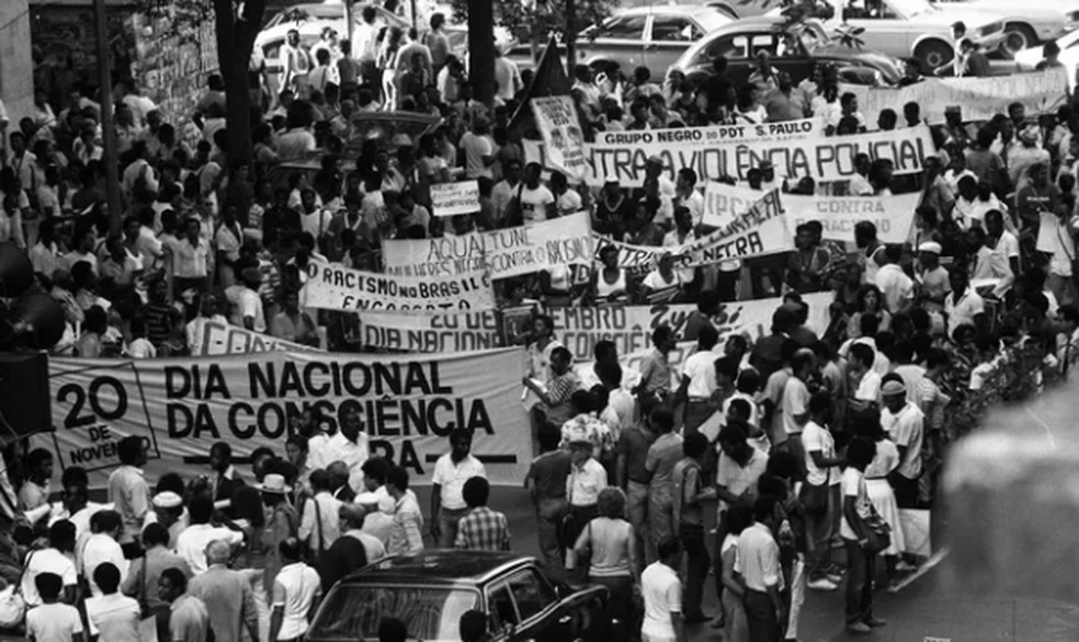 Passeata no dia 20 de novembro em 1983, no Centro do Rio — Foto: Athayde dos Santos/Agência O GLOBO