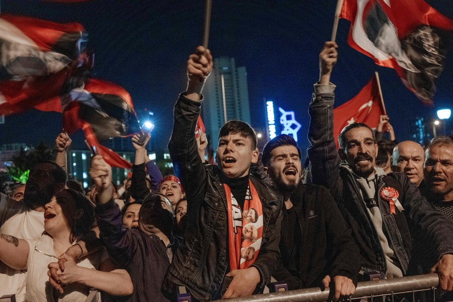 Jogo na Turquia tem confusão e polícia precisa intervir