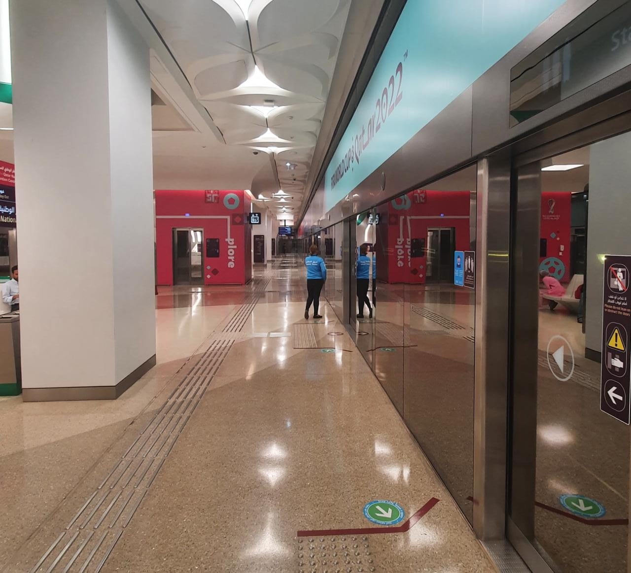 Metrô de Doha chama a atenção pela limpeza e instalações impecáveis — Foto: Renan Damasceno