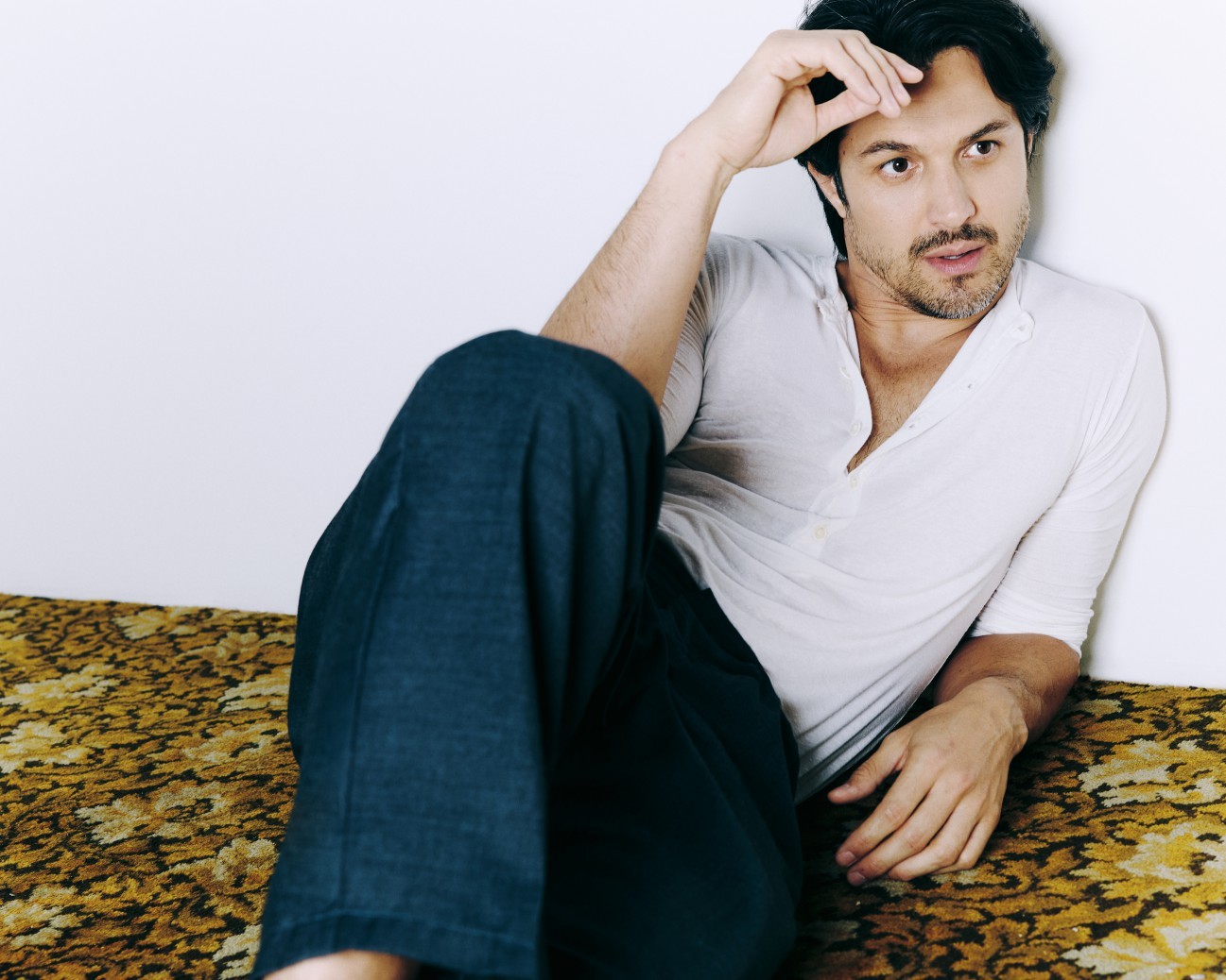 Romulo Estrela abre o jogo sobre vaidade, terapia de casal e defesa às mulheres: 'Interfiro quando vejo atitudes misóginas'