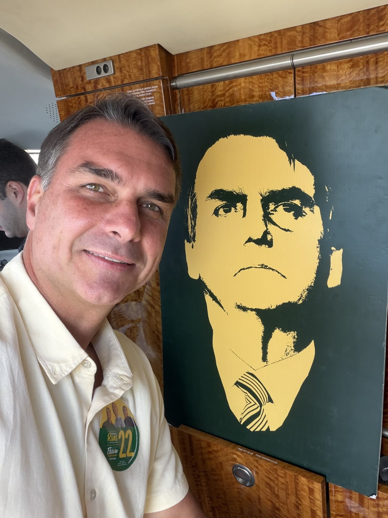 Após sair na frente no primeiro turno, Flávio diz que Congresso está 'configurado' para seu governo