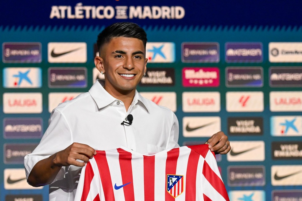 Thiago Almada foi vendido ao Atlético de Madri — Foto: JAVIER SORIANO / AFP