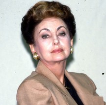 Heleninha acerta as contas com Odete após descobrir a verdade sobre o acidente com Leonardo. A artista plástica coloca a mãe contra a parede, num embate carregado de emoção e raiva. Odete diz que tudo o que fez foi por amor, para defender a família infeliz que tem. Heleninha rebate, dizendo que até os gigolôs desprezam a mãe e que, felizmente, não se parece em nada com ela— Foto: Arquivo/Agência O GLOBO
