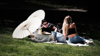 Central Park, em Nova York, durante a primavera. O local é um oásia de tranquilidade no ambiente urbano da cidade e um dos pontos turísticos mais visitados da Big Apple — Foto: SPENCER PLATT / AFP