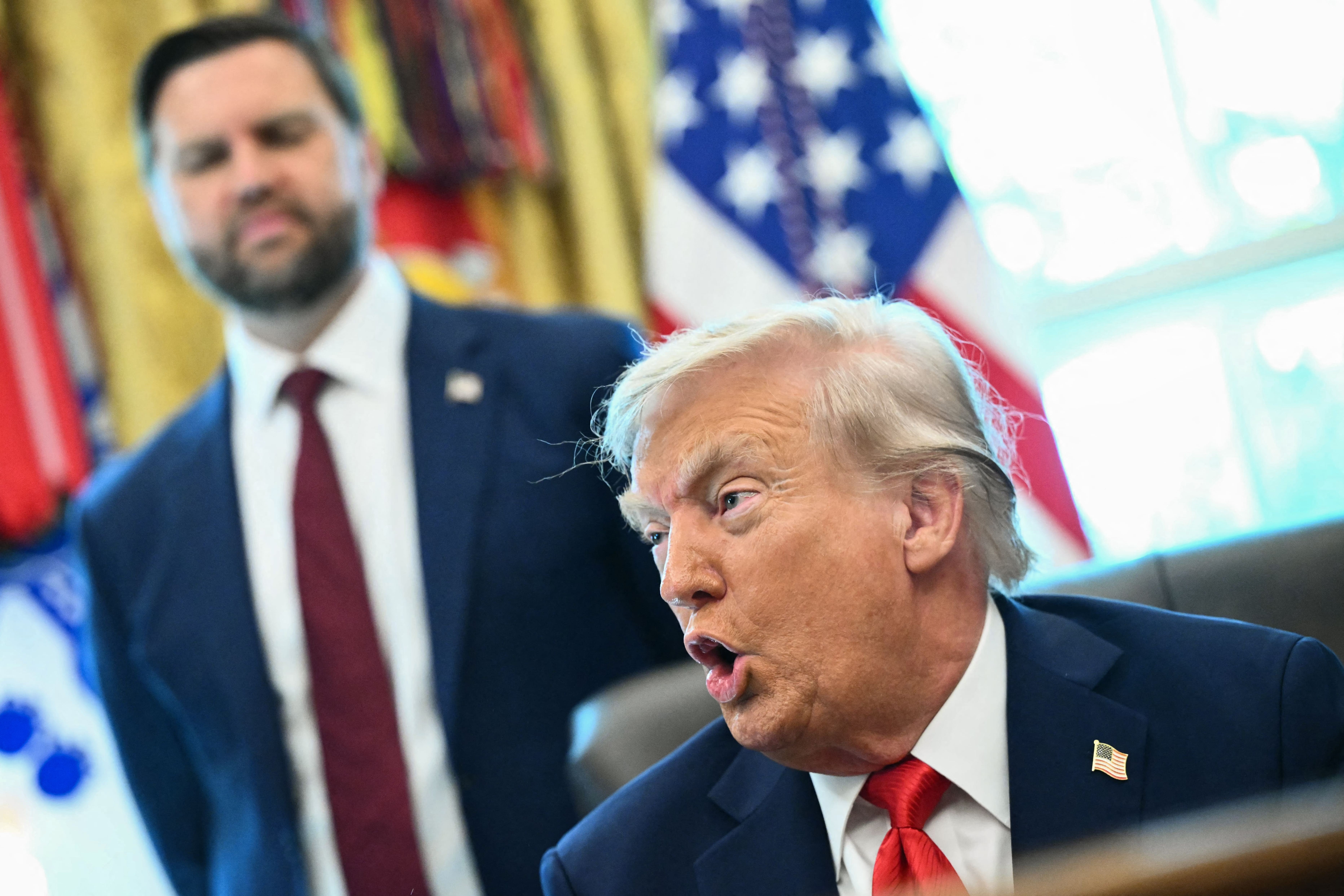 Trump sugere que americanos possam gostar de 'um ditador' e afirma: 'Eu não sou'