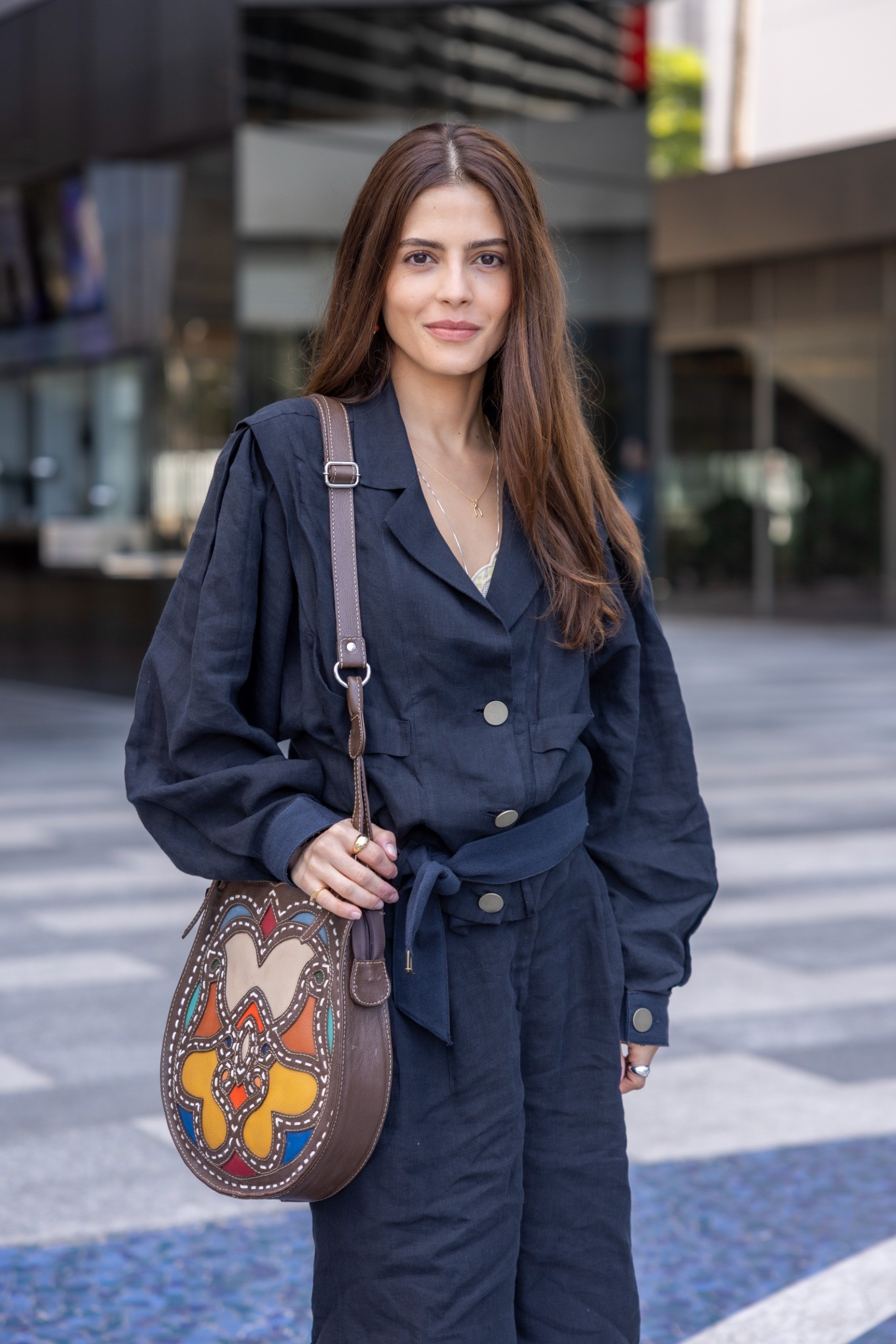 Julia Dalavia será filha de Mateus Solano em 'Lá na minha terra', próxima novela das 18h. Saiba a história e veja imagem exclusiva