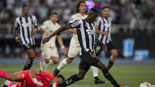Luiz Henrique desencanta pelo Botafogo e se firma como referência após recuperação de lesão
