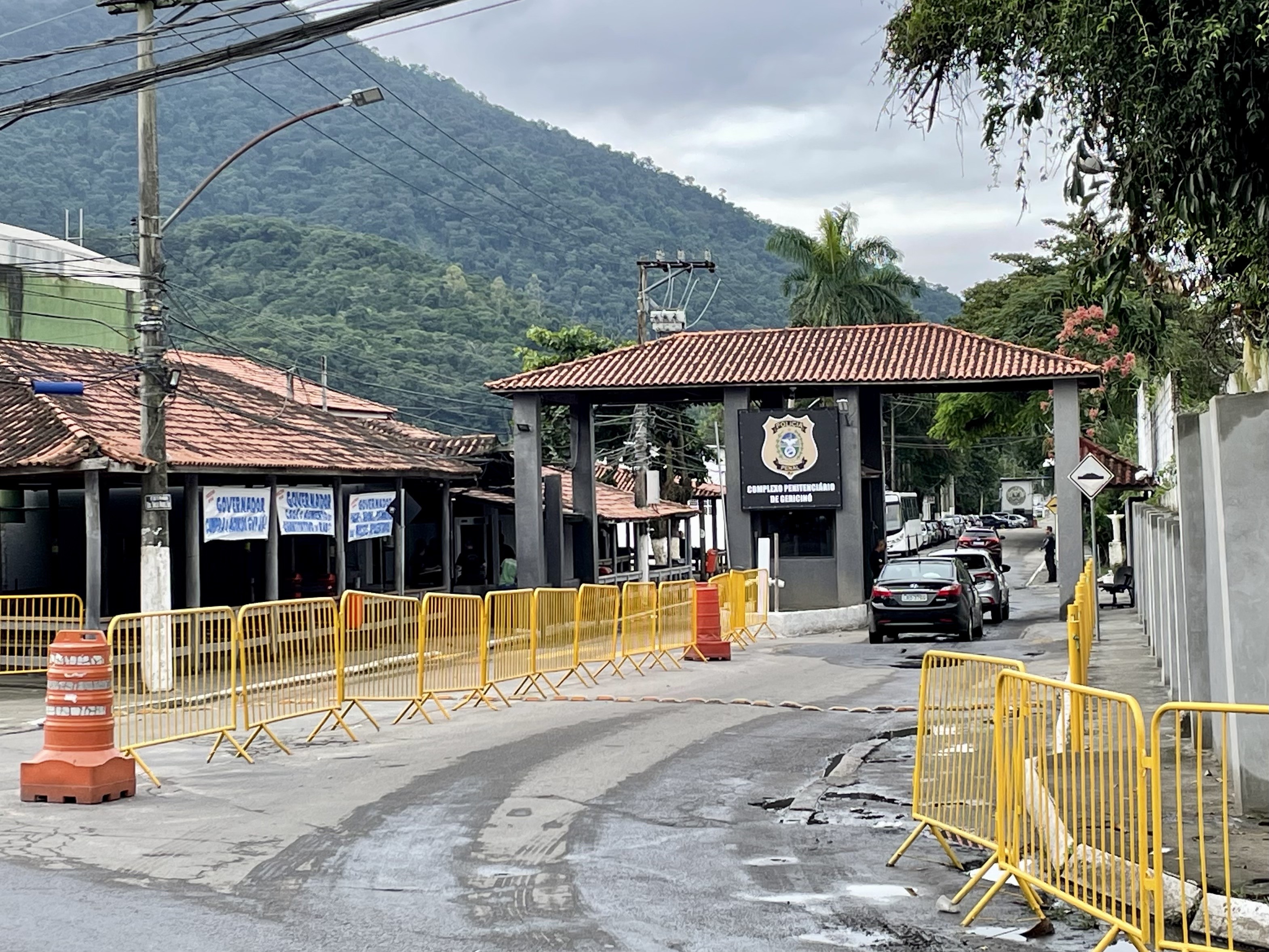 Presos fingem precisar de atendimento médico, imobilizam policial penal e tentam fugir no Complexo de Gericinó