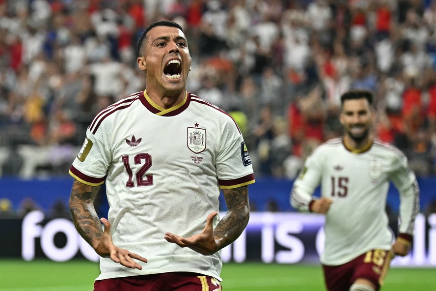 Espanha marca com Oyarzabal e Pedro Porro, e França fica em desvantagem  pela primeira vez na Copa