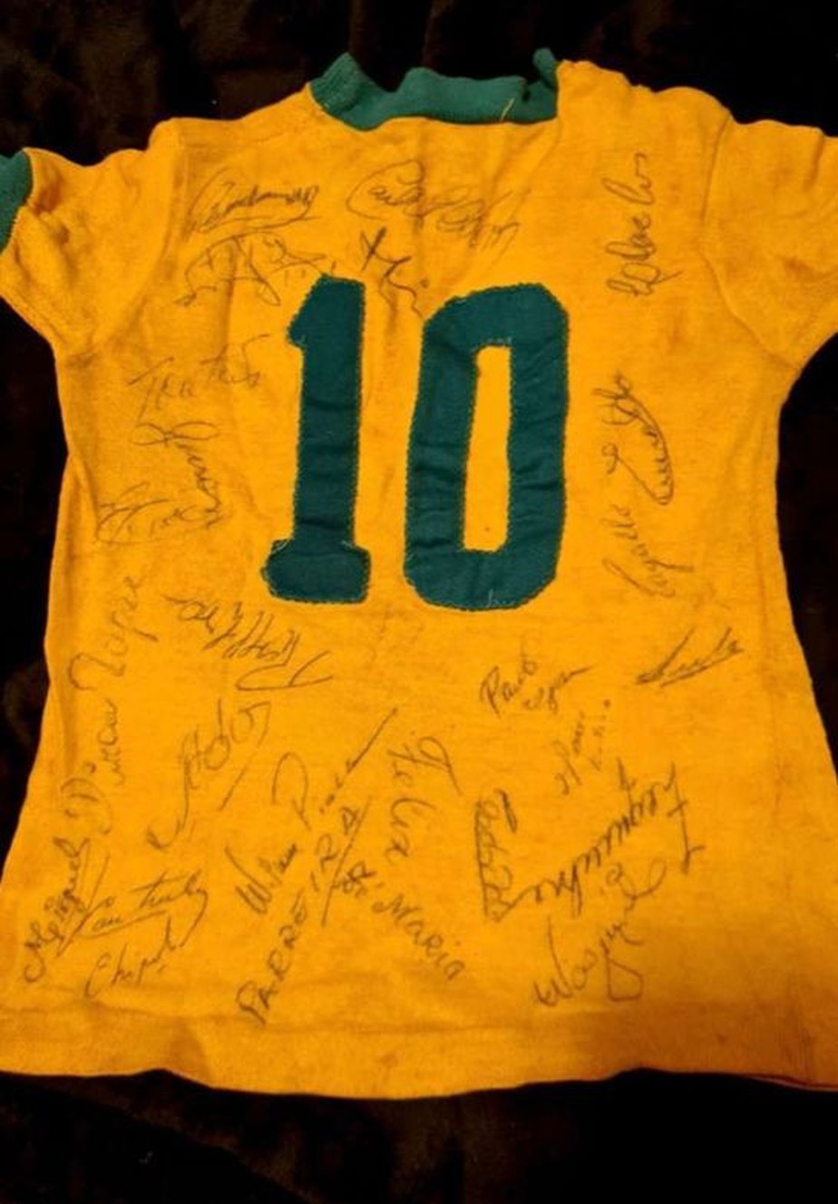 camisa seleção brasileira 1990 autografada por Dunga - Hall da Fama