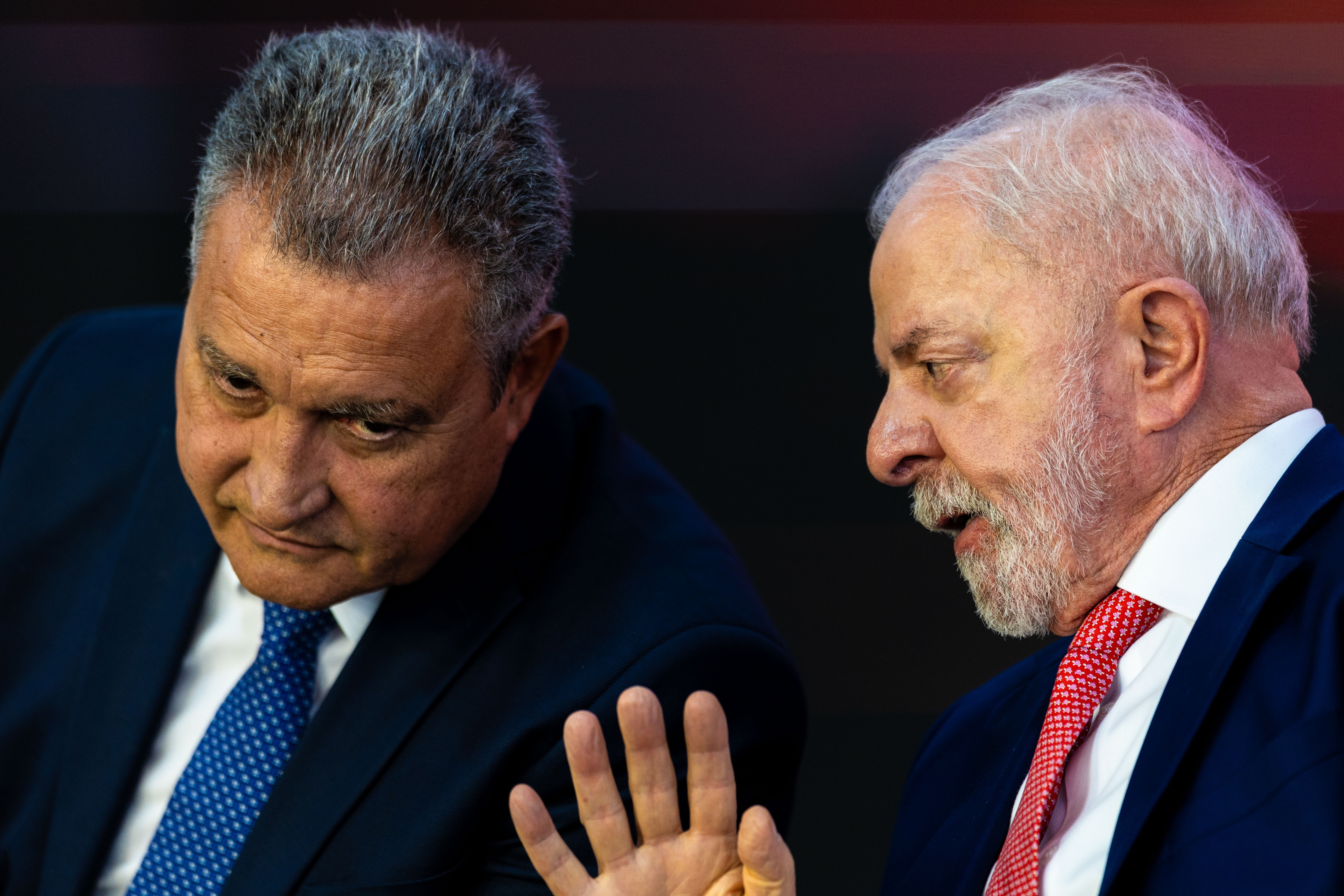 Pré-candidato ao Senado, Rui Costa estica permanência na Casa Civil para lançar obra com Lula em Salvador