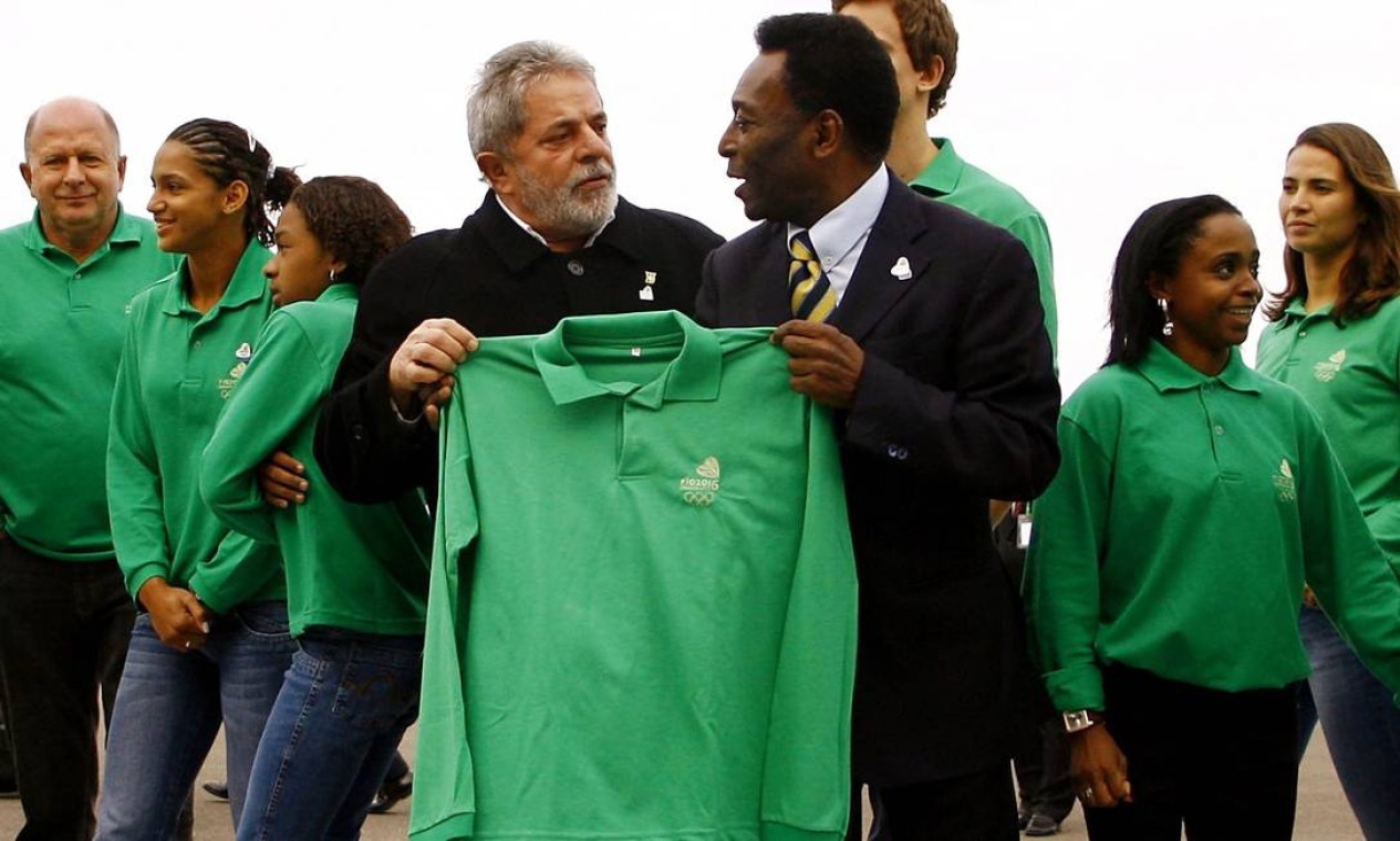 Pelé, embaixador do Comitê Rio2016, recebe e o presidente Lula em Copenhague, em 2009  — Foto: Wander Roberto
