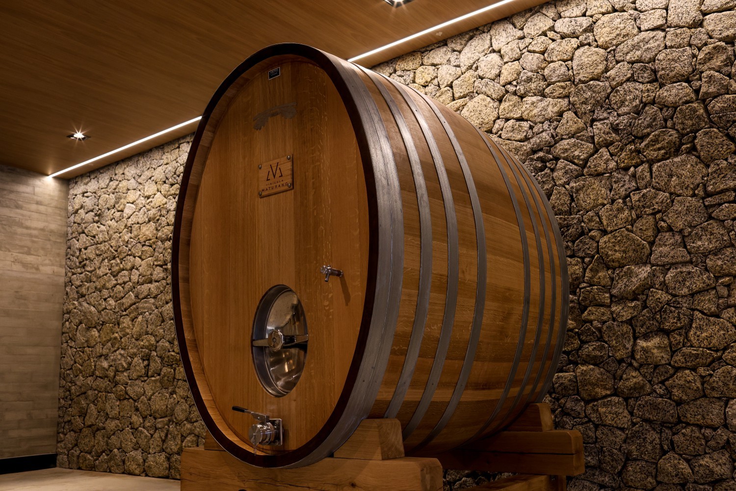 The winery will also use winemaking in large-capacity wooden containers — Photo: Gabriel de Paiva/ Agência O Globo
