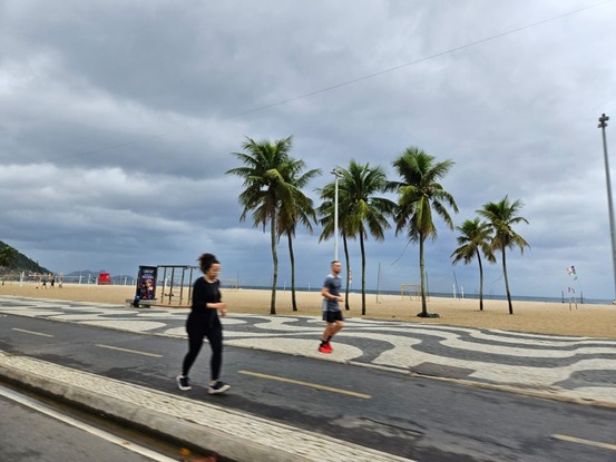 Dia no Rio começa nublado e com temperatura em queda, efeito de passagem de frente fria