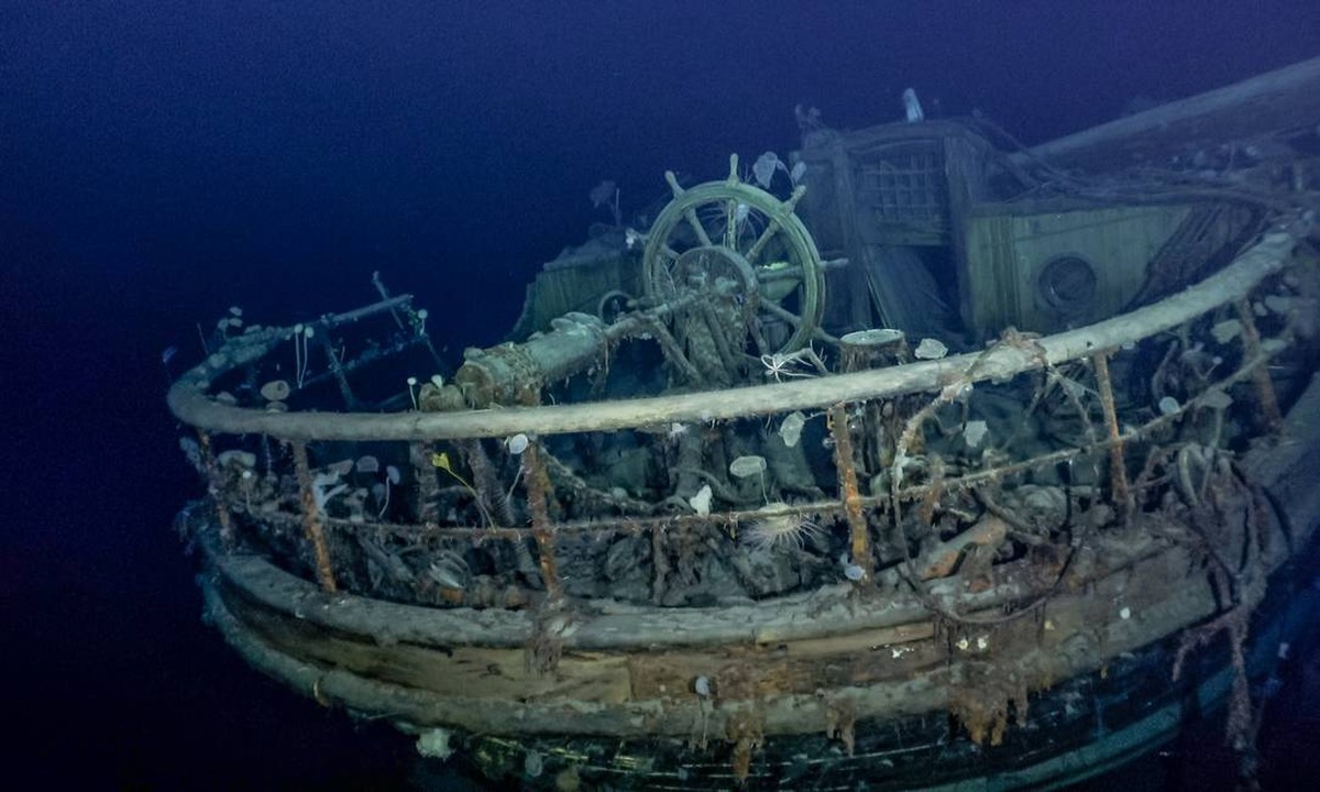 Famosa embarcação do explorador irlandês Ernest Shackleton afundou em 1915 ...