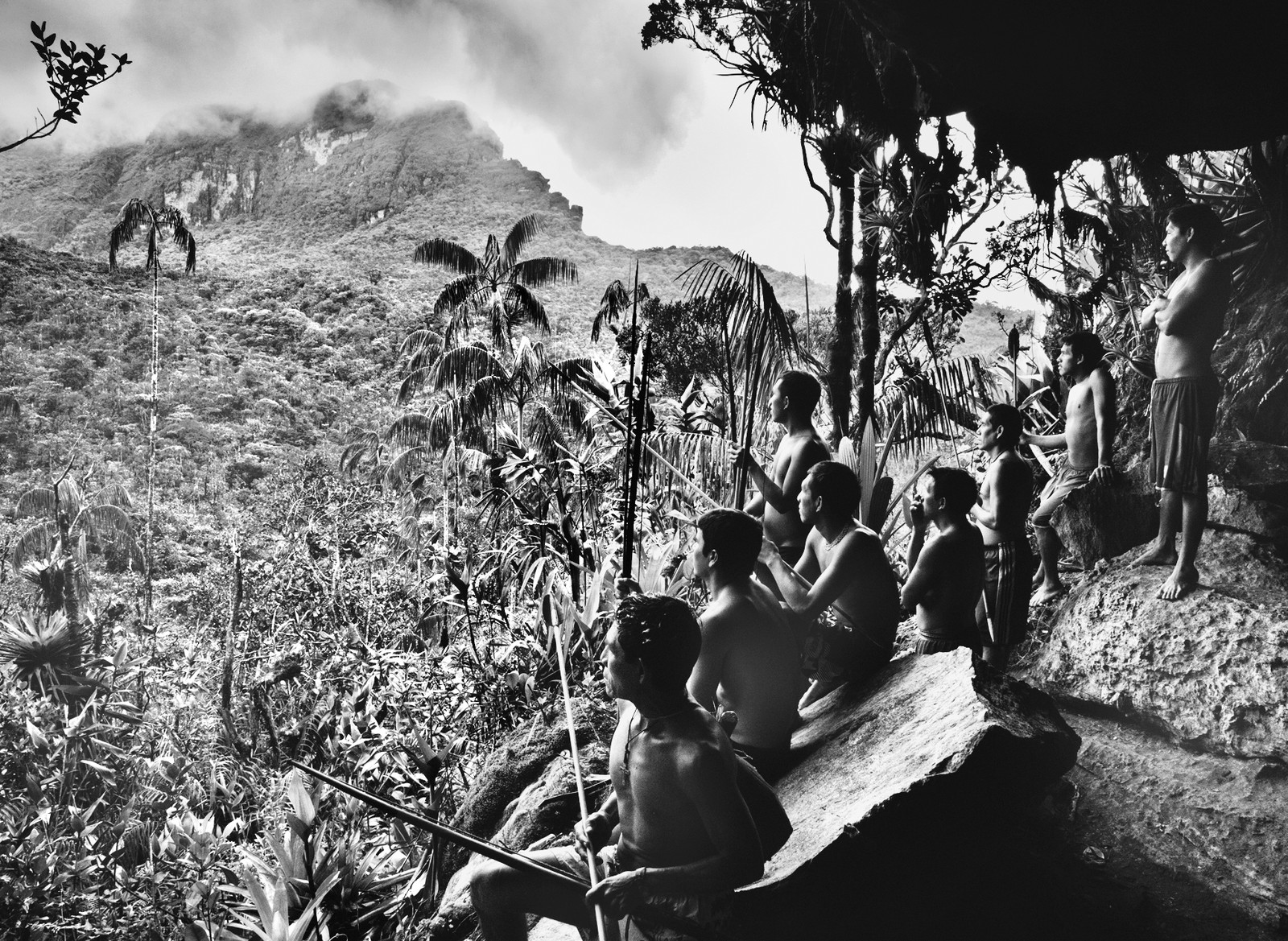 Registro de Sebastião Salgado da etnia ianomâmi, na Amazônia, em 2014 — Foto: Agência O Globo/Sebastião Salgado