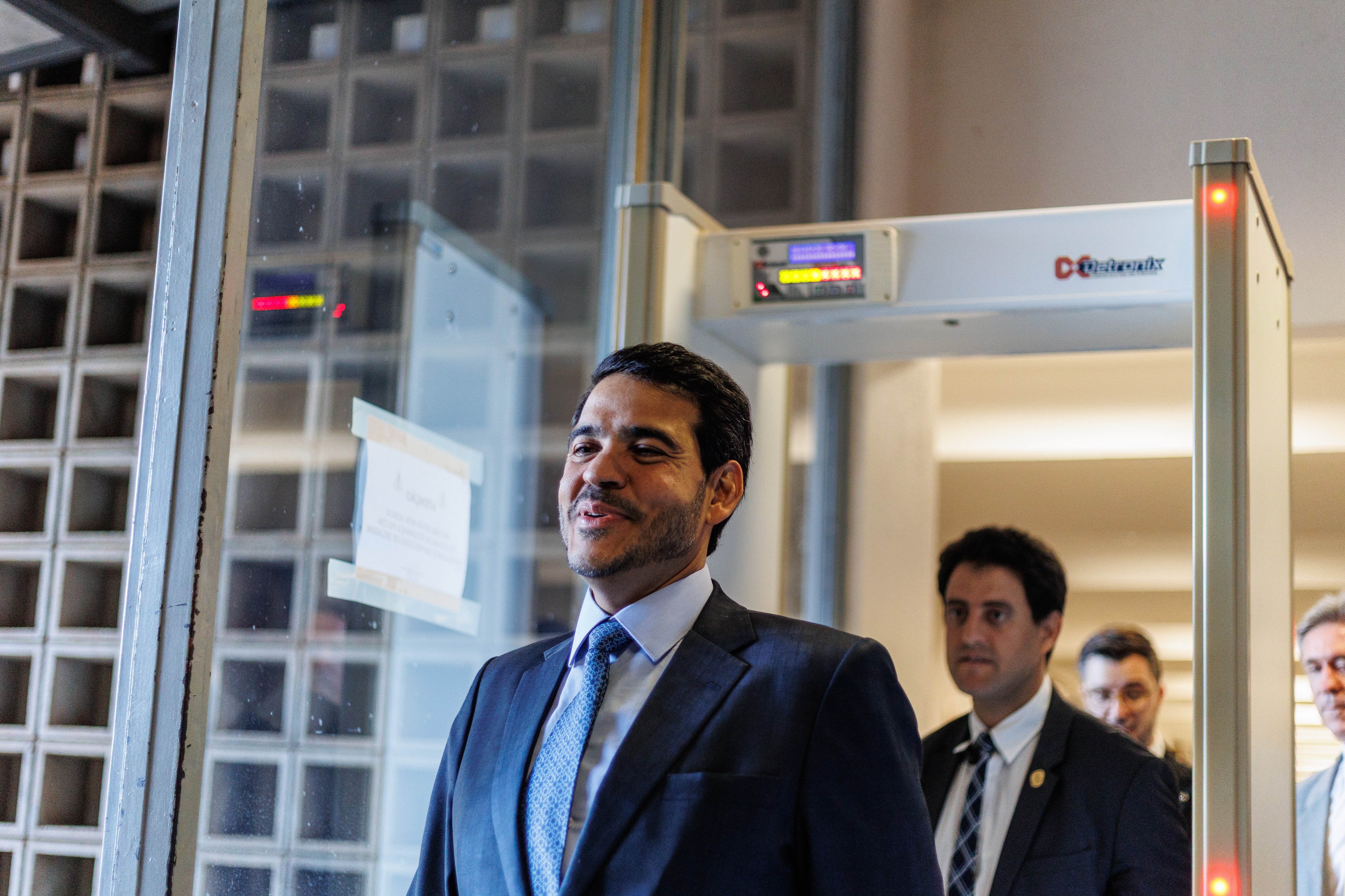 Messias tem 16 votos a favor e 11 contra na CCJ e iguala Gilmar como indicado com maior resistência ao STF; compare o placar