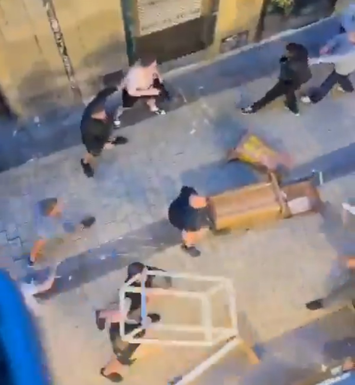 Confrontos entre 'hooligans' de Tottenham e Manchester United marcam ...