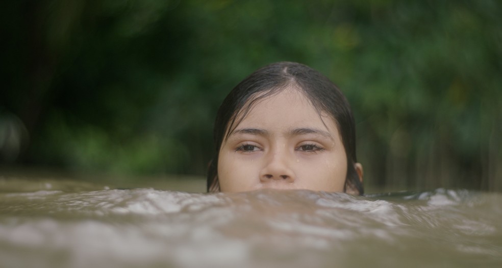 Jamilli Correa em cena de'Manas' — Foto: Divulgação/ Pierre de Kerchove