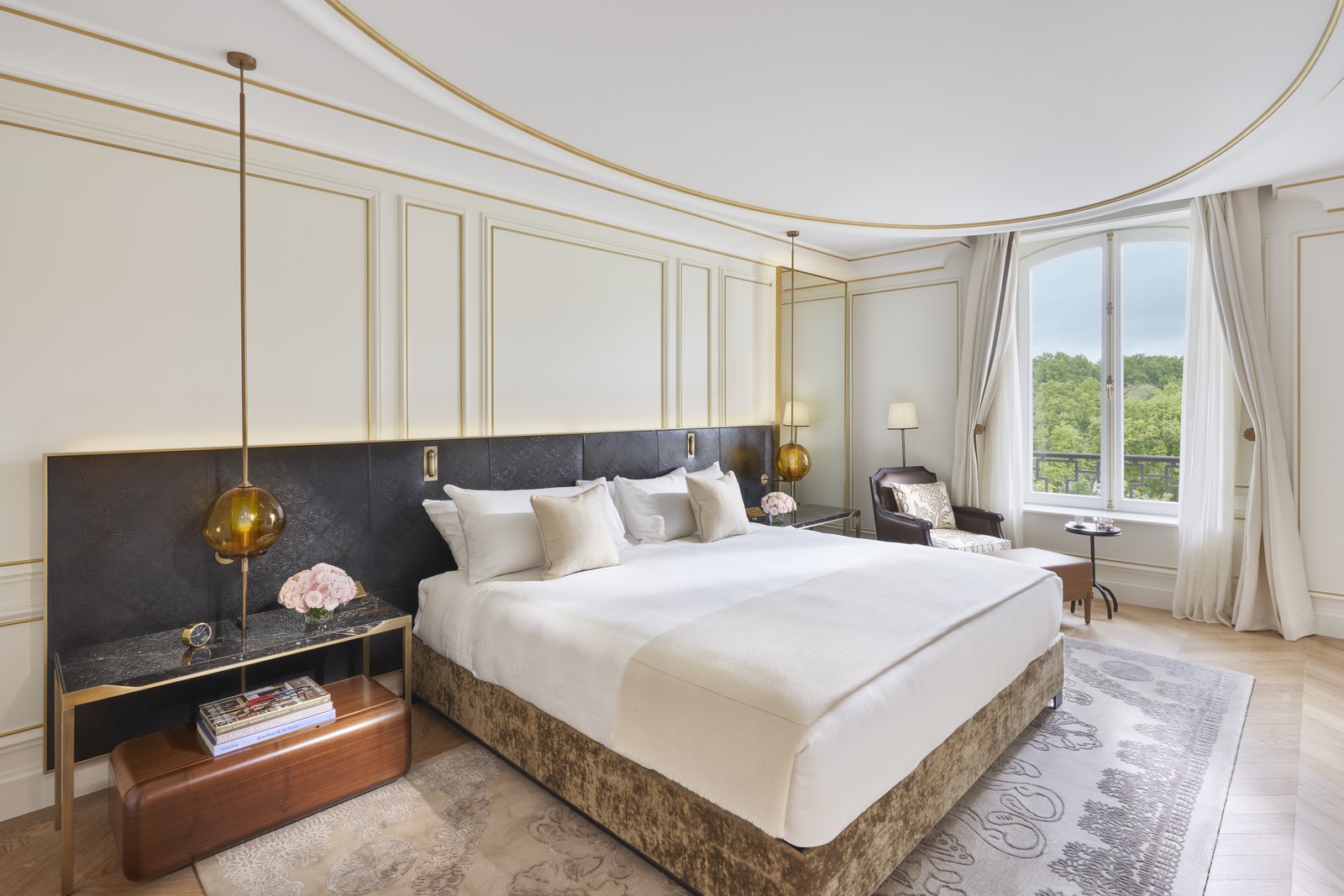 Suíte do Mandarin Oriental Ritz, único hotel de Madri que recebeu três chaves Michelin — Foto: Divulgação