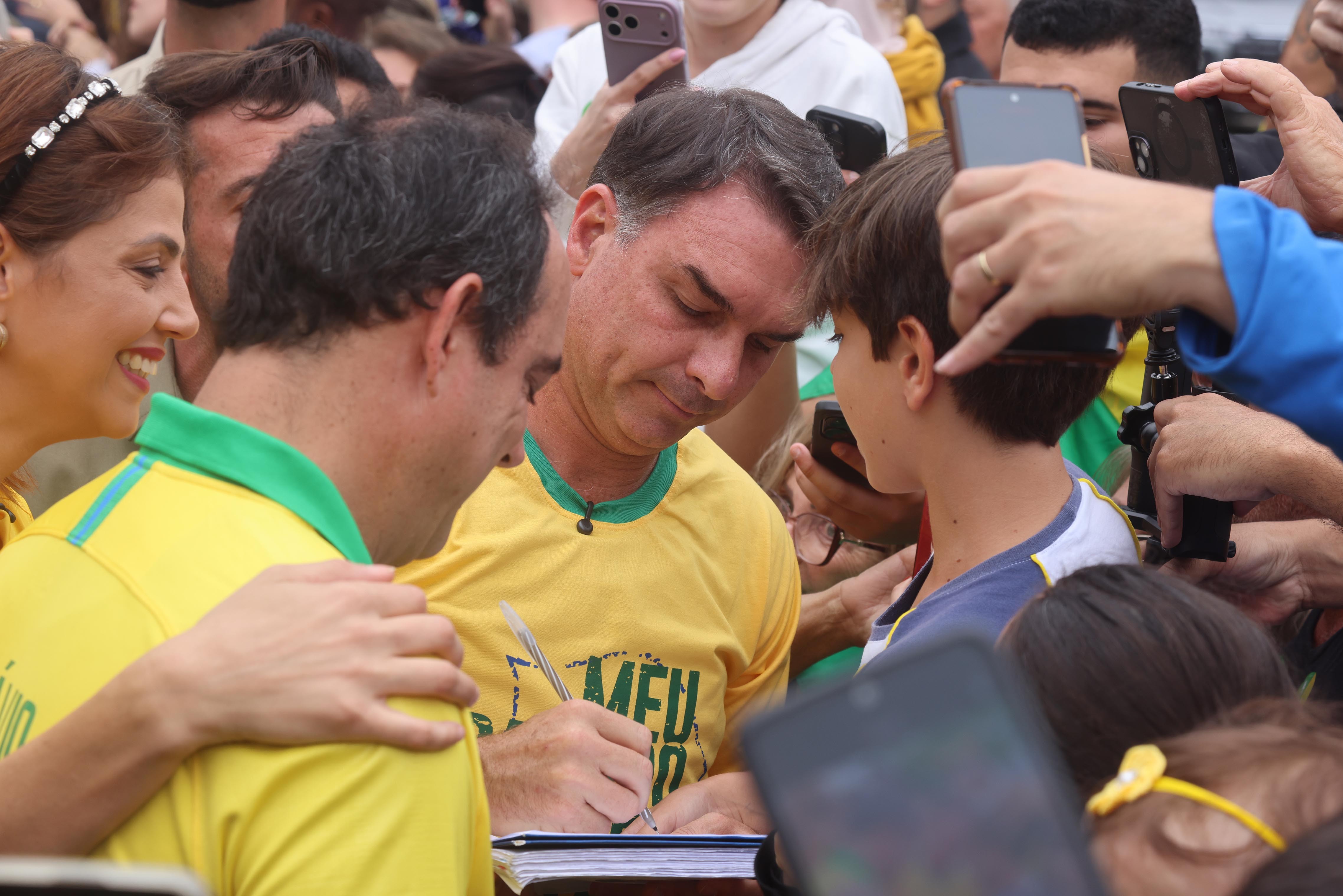 Otimismo de Flávio com dividendos eleitorais da crise no STF contrasta com cautela de aliados sobre evolução do escândalo do Master