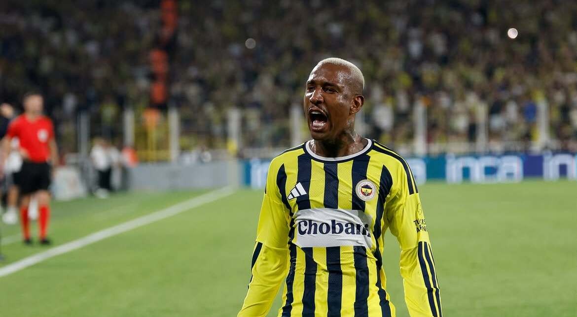 Talisca comemora classificação do Fenerbahçe na Champions logo no começo da temporada: 