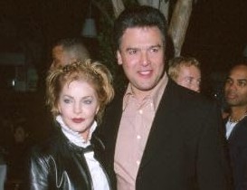 Mistério do pai brasileiro de Priscilla Presley e seu filho Navarone Garibaldi