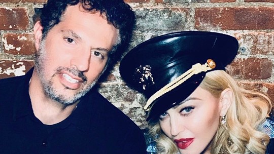 Empresário de Madonna procura fãs que tenham tatuagens sobre a cantora