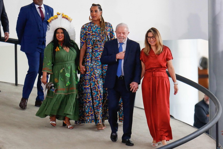 Presidente Lula, a primeira-dama Janja, em cerimônia de posse de Anielle Franco e Sônia Guajajara como ministras