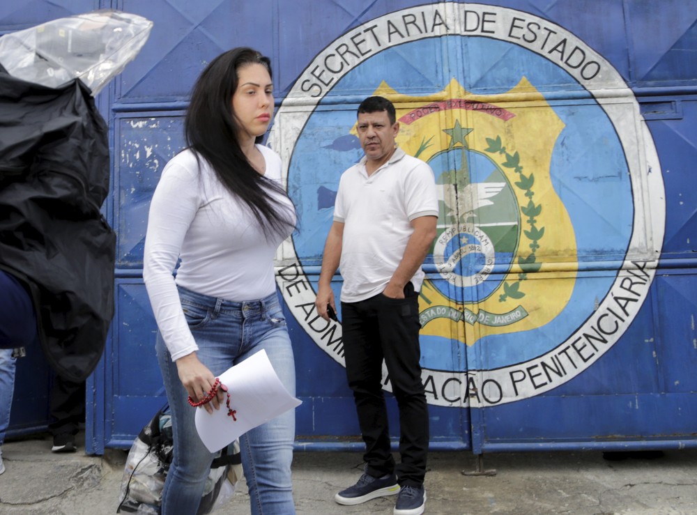 Caso Henry: após ter a prisão preventiva revogada, Monique deixa ...