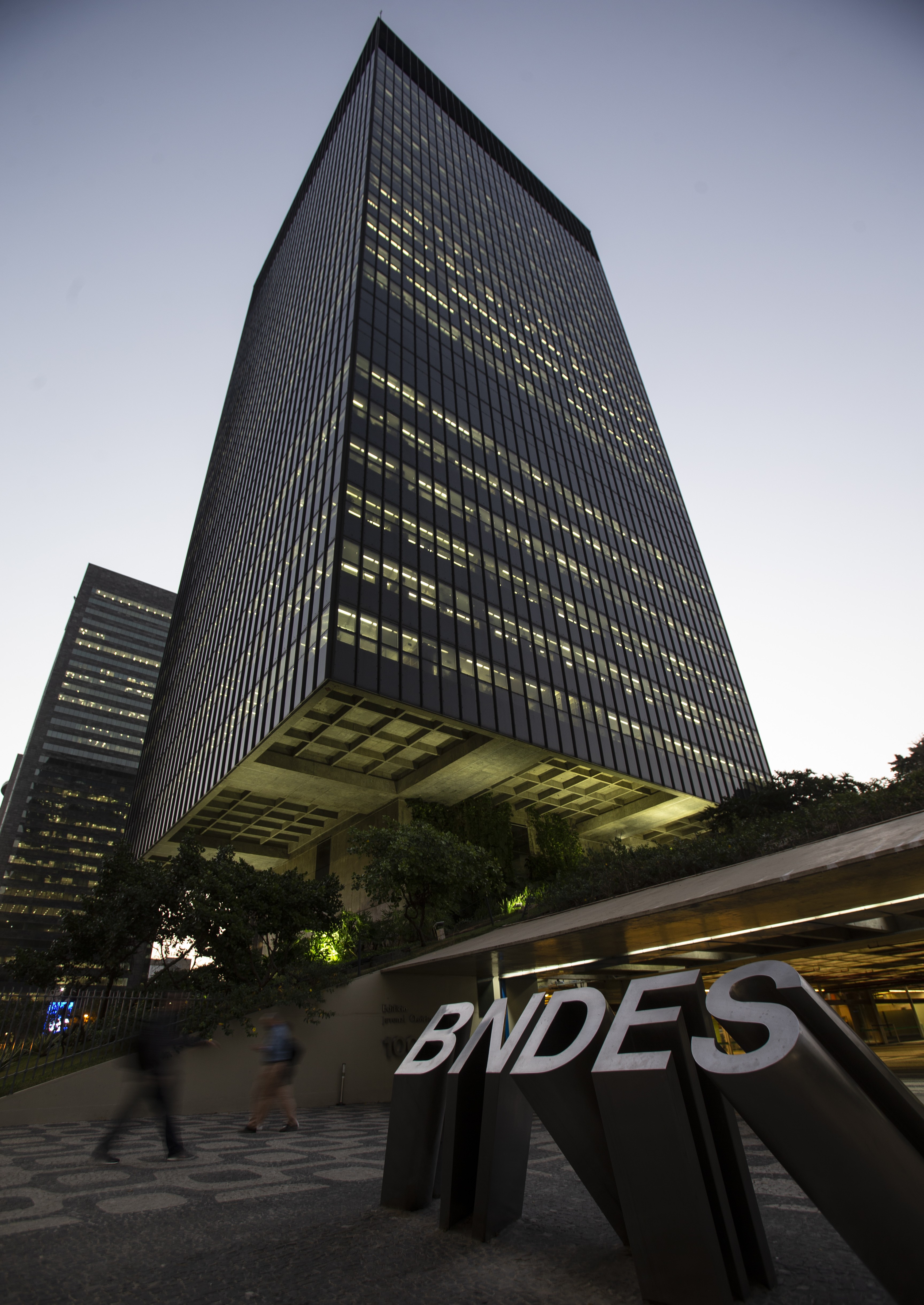 BNDES estima contribuir com R$ 34 bilhões para ajudar governo a atingir déficit zero