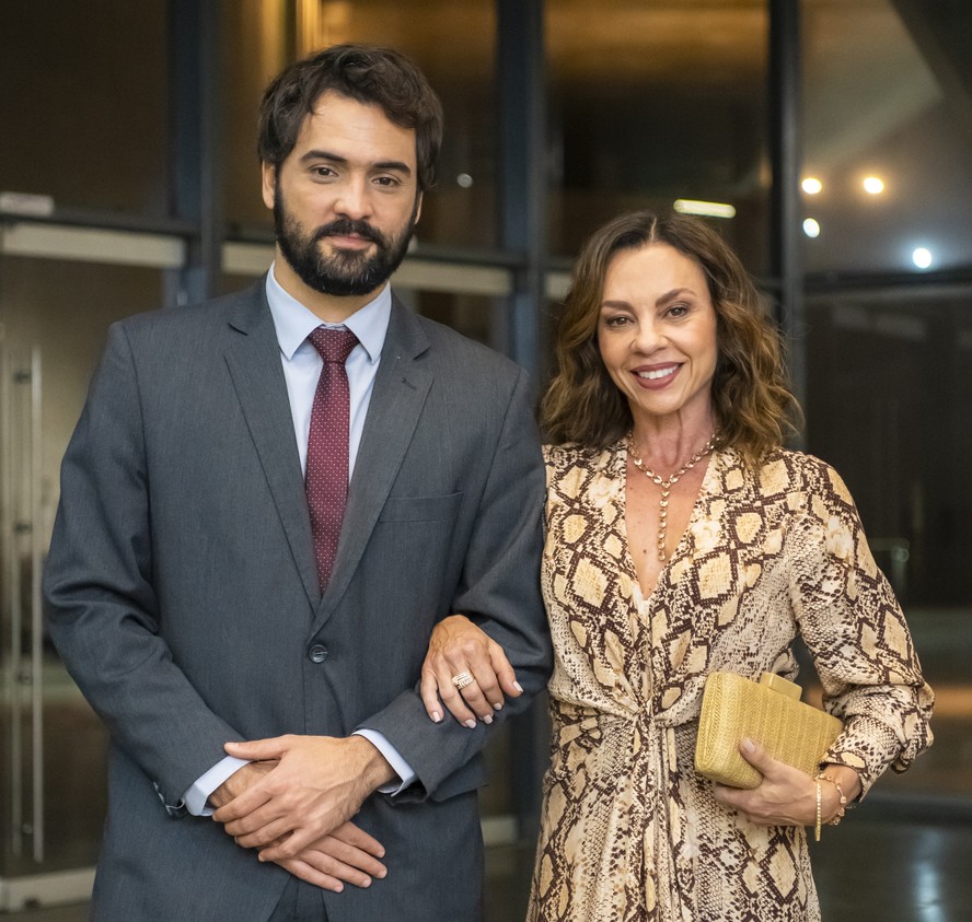 ‘Três Graças’: Carla Marins e Túlio Starling surgem em primeira foto ...