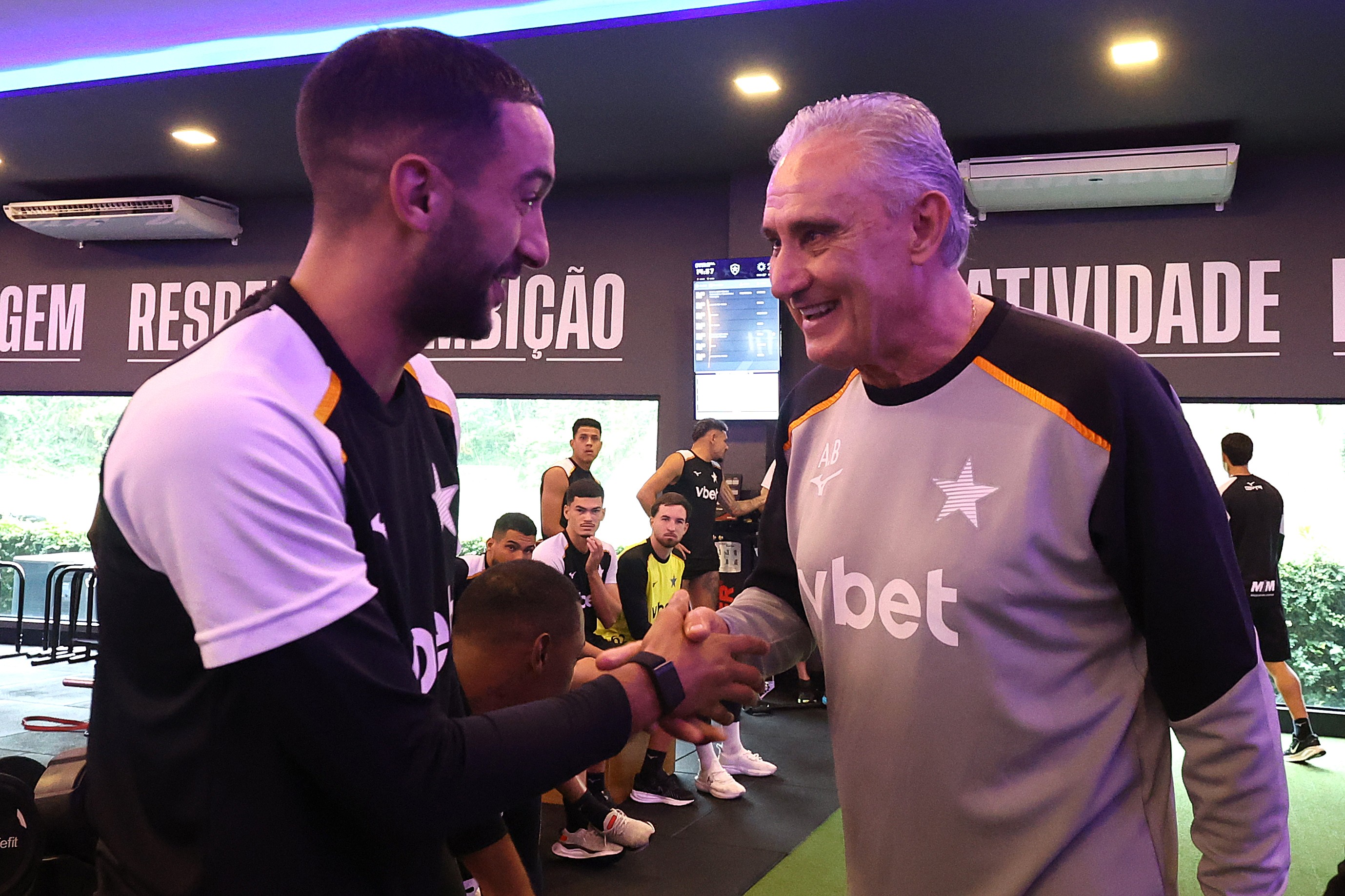 Botafogo ganha reforços importantes na estreia de Tite