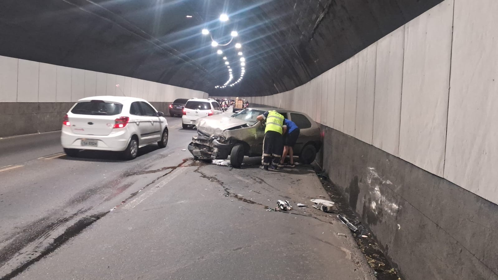 Acidente no Túnel Rebouças no sentido Zona Sul causa congestionamento em vias da Zona Norte