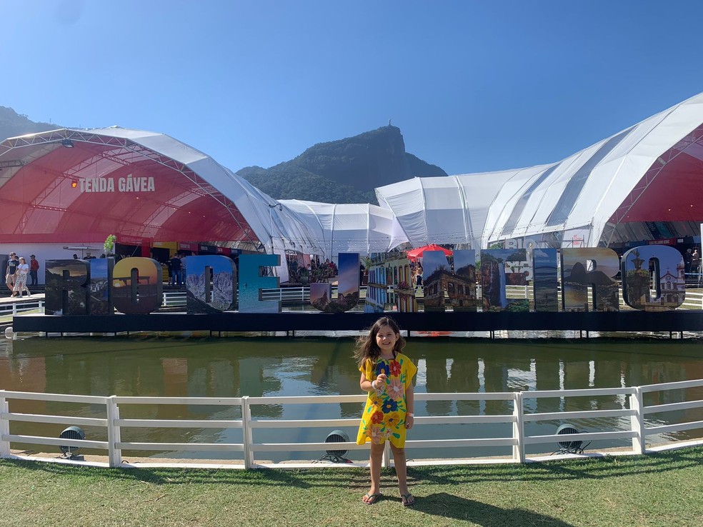A pequena Stella no Rio Gastronomia: diversão no Animasom, roda-gigante e muitas fotos — Foto: Rafaela Peres