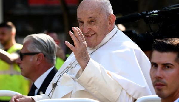 Padres casados e benção a casais LGBTQIA+: Papa convoca Sínodo da Igreja