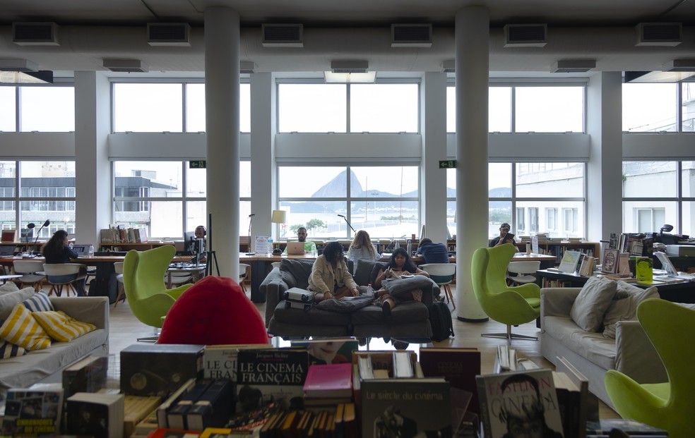 BiblioMaison, a biblioteca do Consulado da França, é famosa por sua vista de cartão-postal — Foto: Leo Martins/Agência O Globo