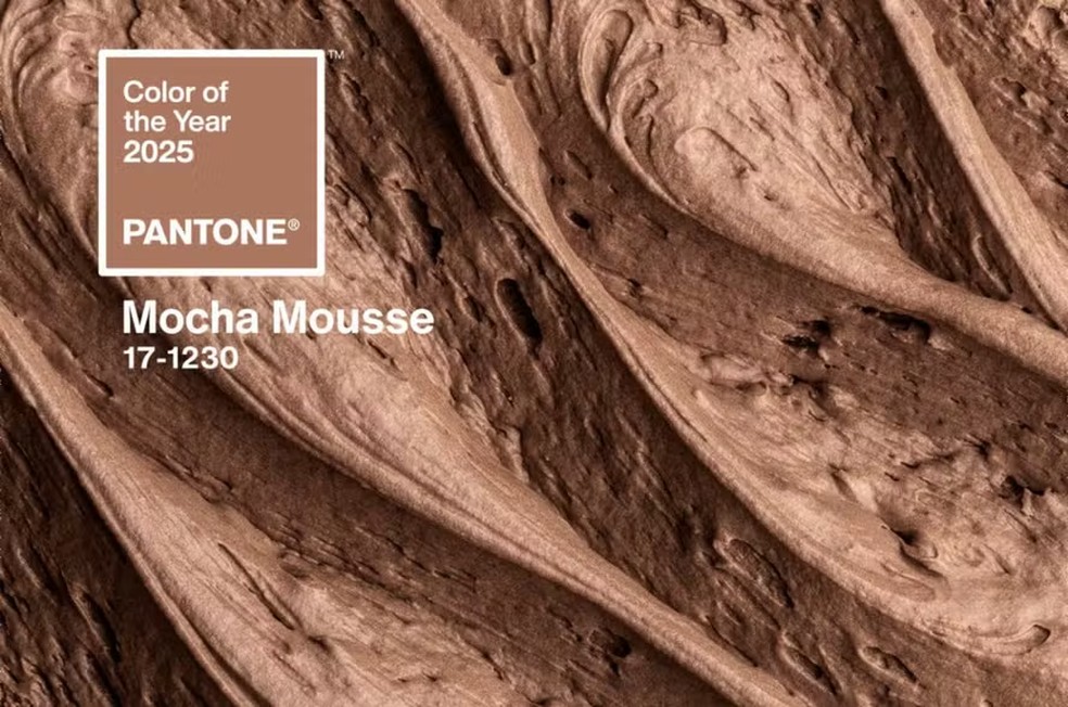 'Mocha Mousse' é a cor de 2025, segundo a Pantone — Foto: Reprodução/Instagram