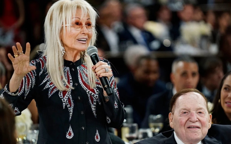 Miriam Adelson, empresária do ramo dos cassinos que deve comprar o Dallas Mavericks — Foto: Saul Loeb / AFP