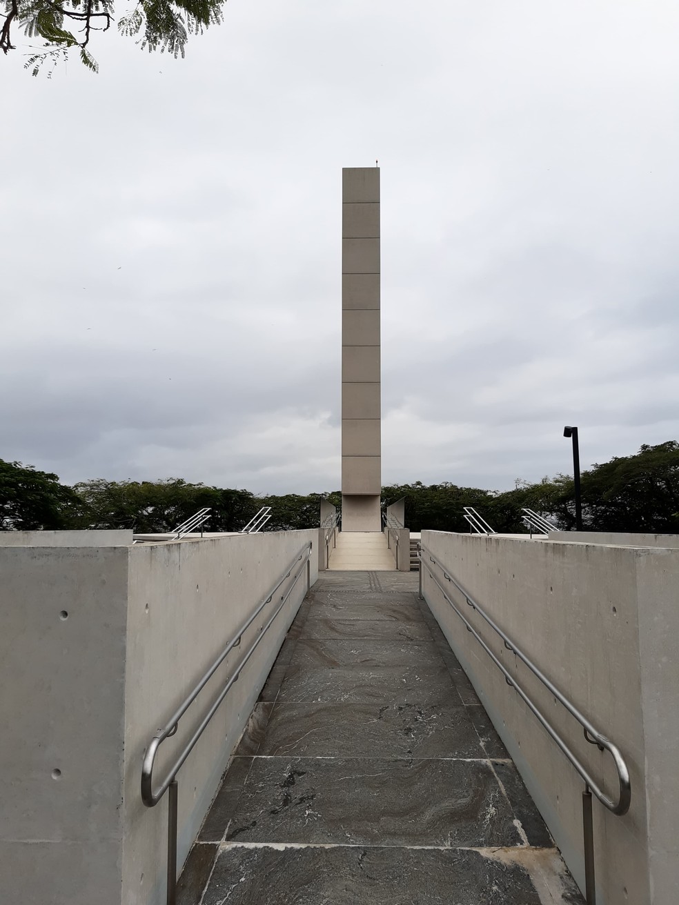 O monumento de 20m de altura faz parte do Memorial do Holocausto, no Mirante do Pasmado — Foto: Leandro Padoin/Divulgação