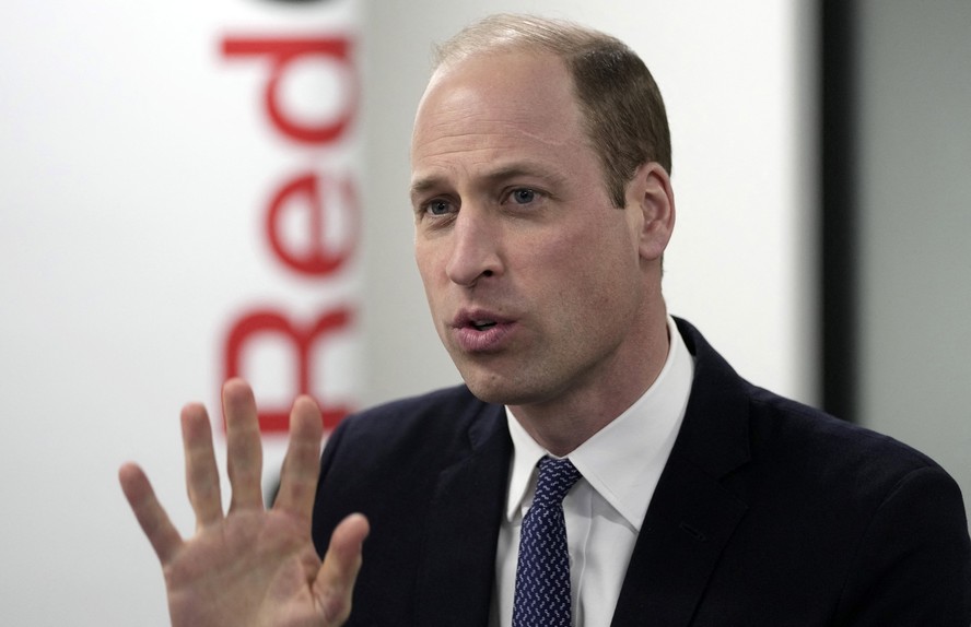 Príncipe William durante visita à sede da Cruz Vermelha Britânica, em Londres